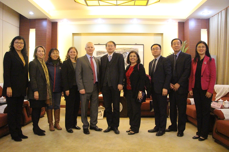 交流合作一:与伟德国际官网登录入口美国亚利桑那大学孔子学院和北佛罗里达大学孔子学院加强交流 (4).JPG