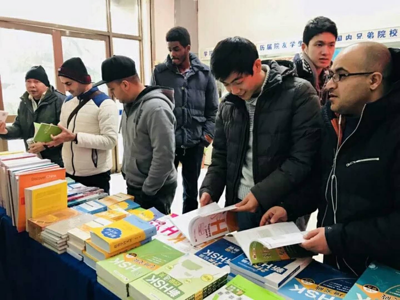 交流合作六:加强与外语教学与研究出版社合作 为学院发展搭建新平台 (1).jpg